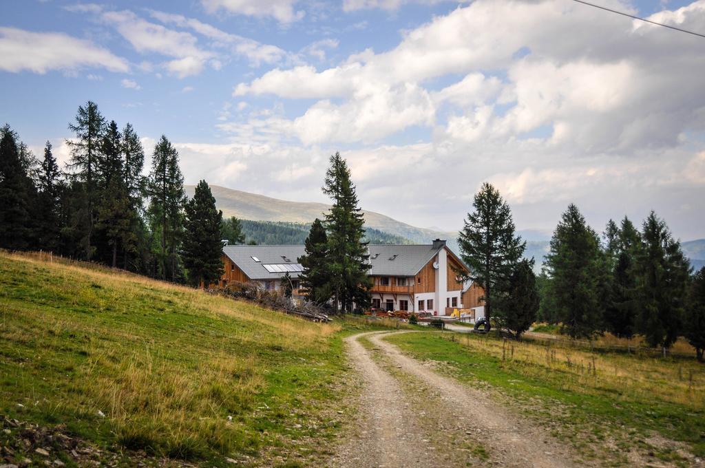 Jufa Hotel Hochrindl Exteriör bild