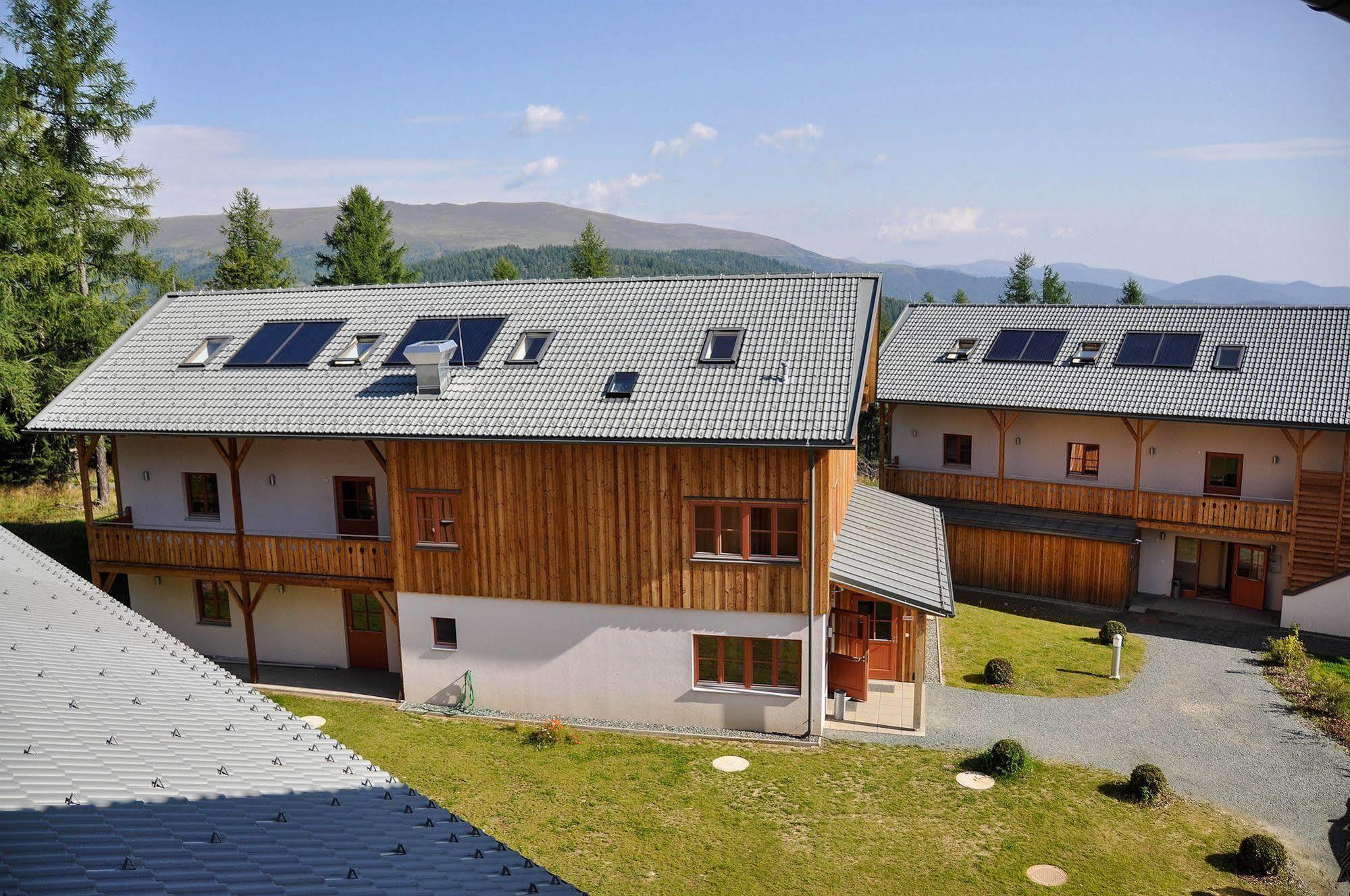 Jufa Hotel Hochrindl Exteriör bild